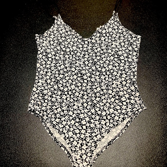 Sexy Spaghetti Strap Bodysuit - Picture 3 of 4